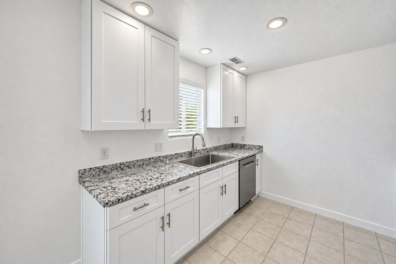 6744 Hooker St - Photo 2 of 12