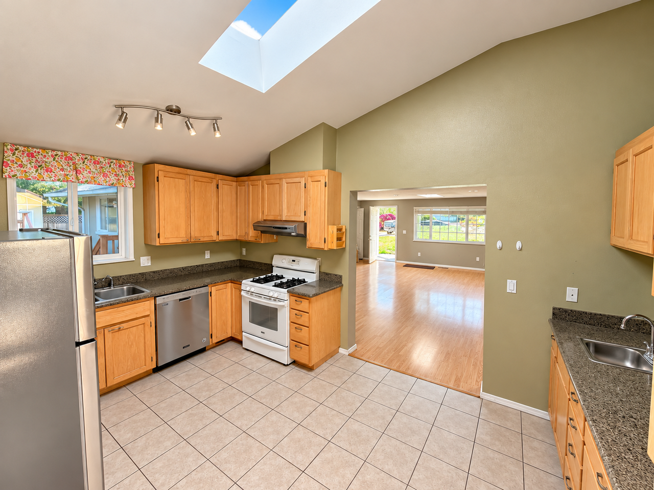 17014 Ne 105th St - Photo 3 of 32