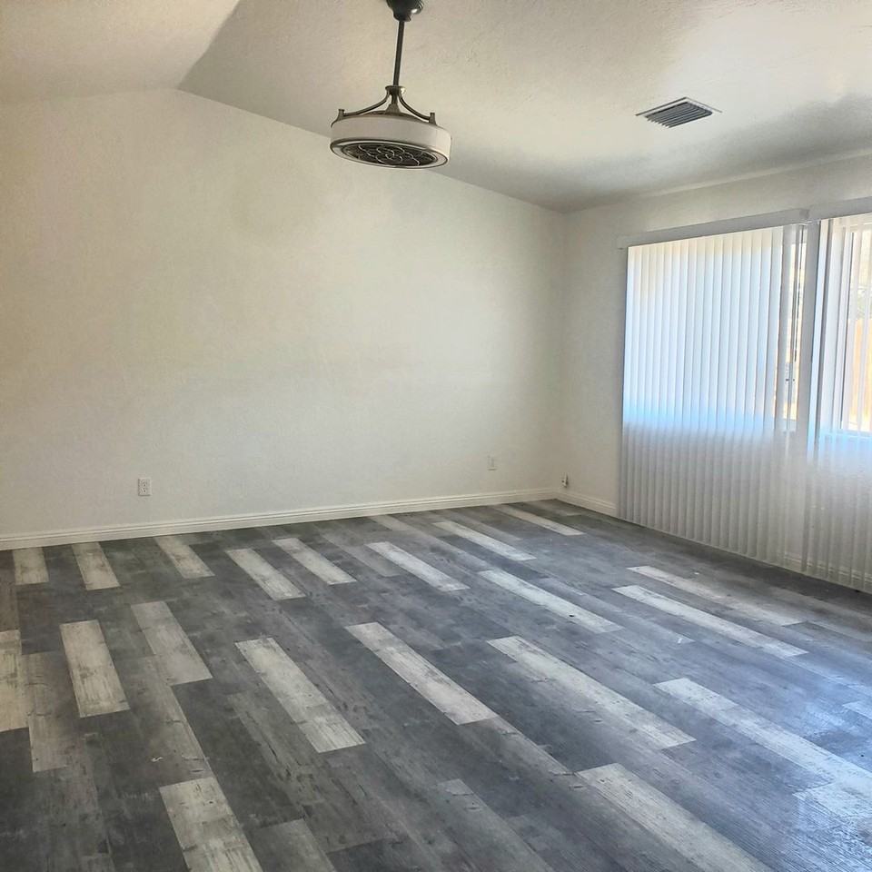 839 Jennifer St - Photo 3 of 11