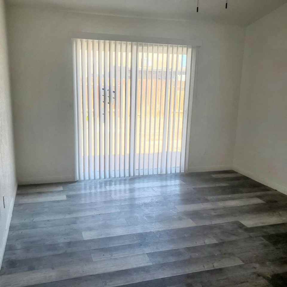839 Jennifer St - Photo 5 of 11