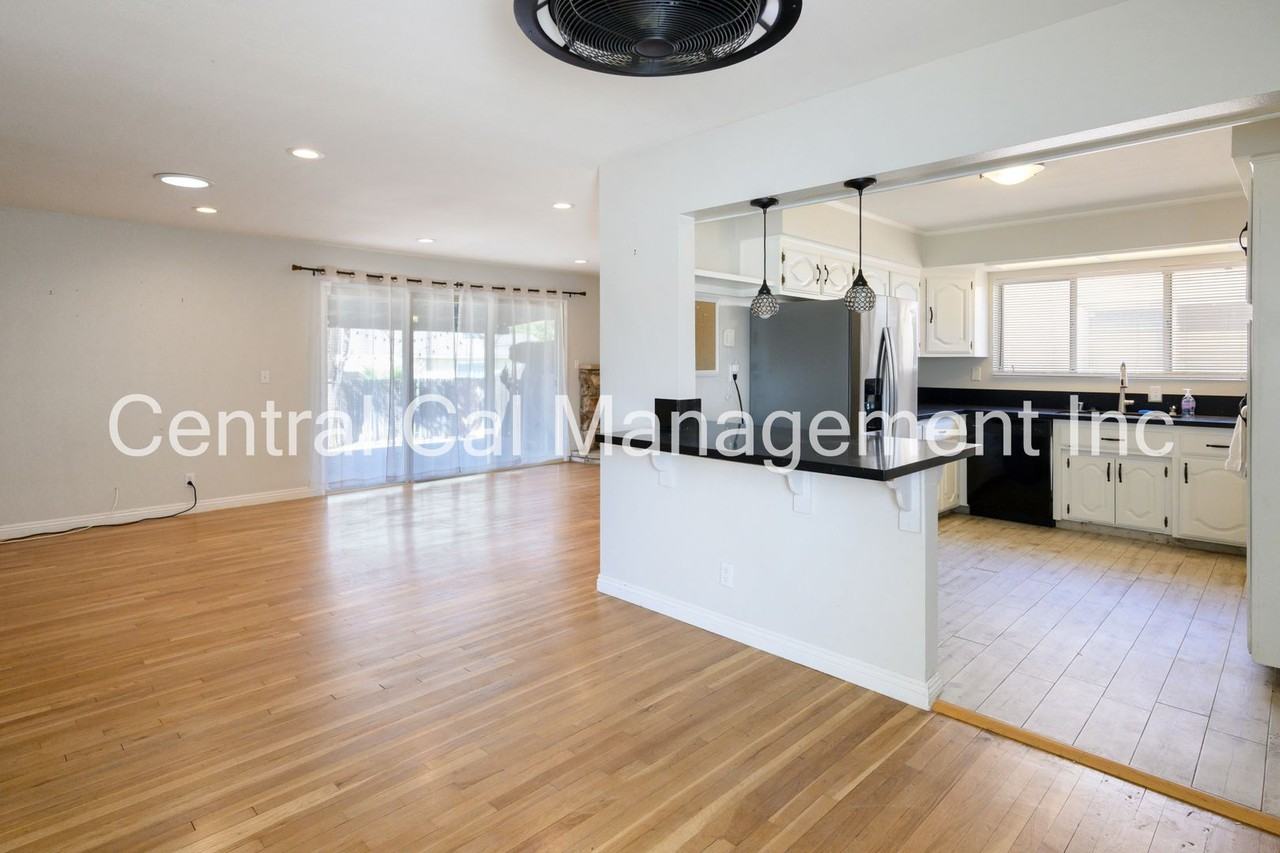 3100 Baylor St - Photo 5 of 22