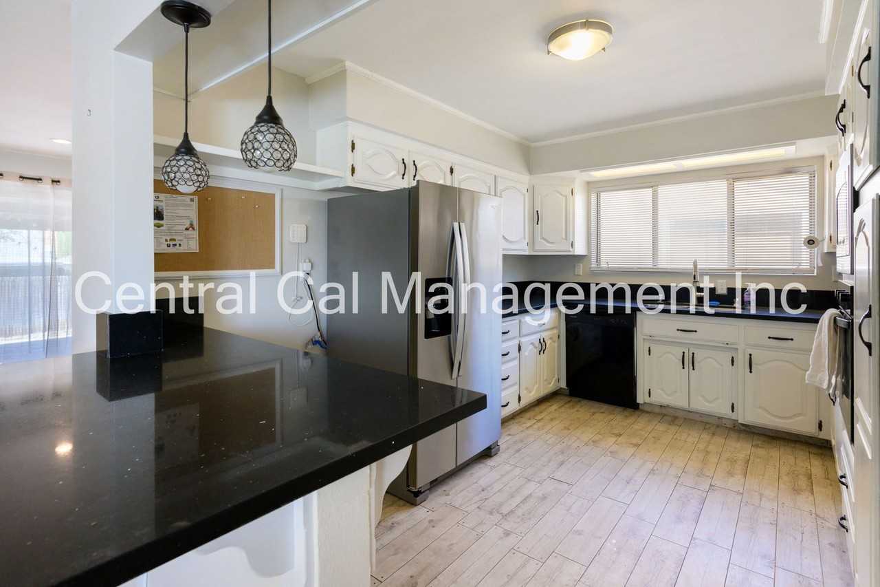 3100 Baylor St - Photo 6 of 22