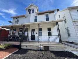 featured image of 1619 Main St