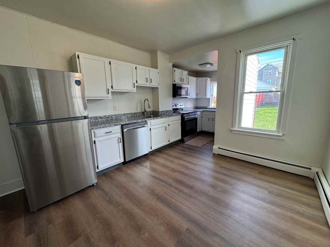 1619 Main St - Photo 6 of 29