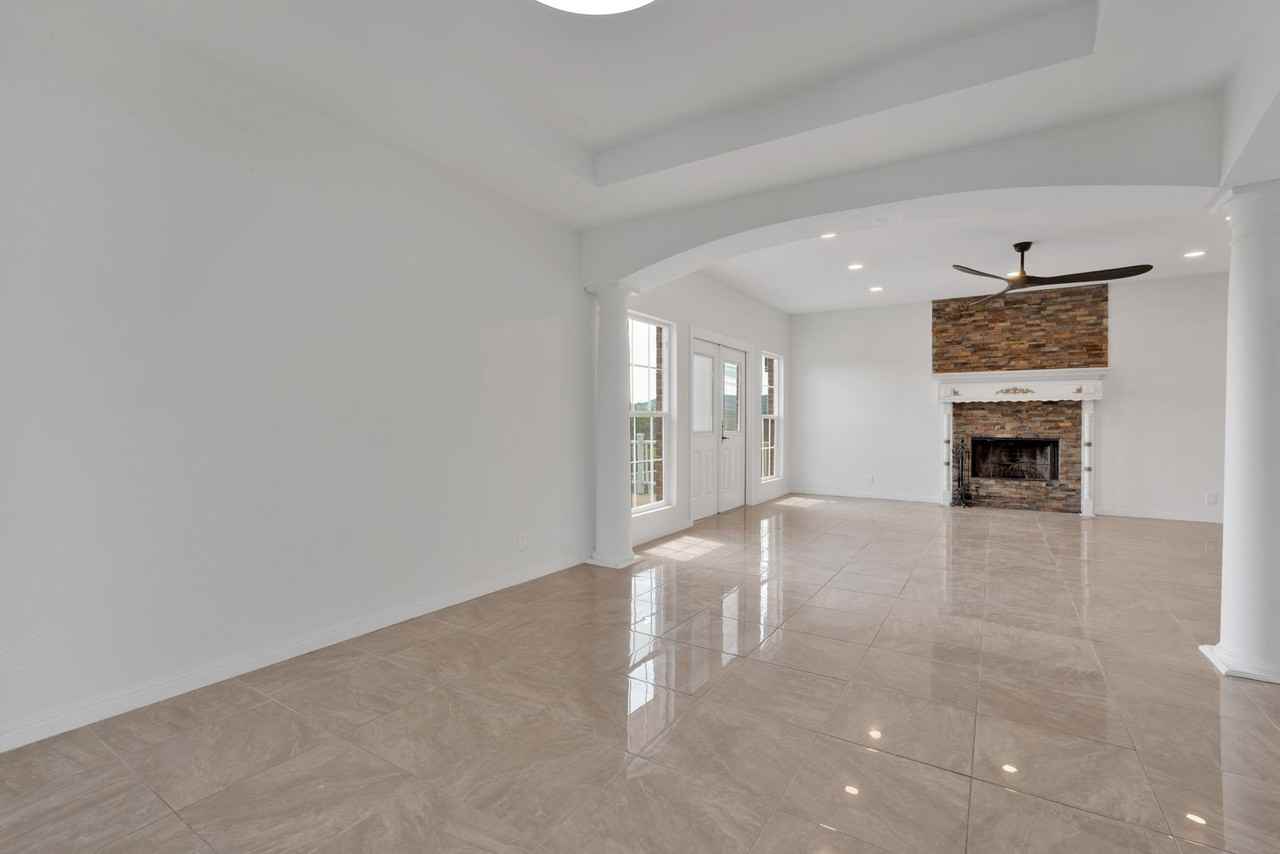 11418 Lago Vis - Photo 7 of 25