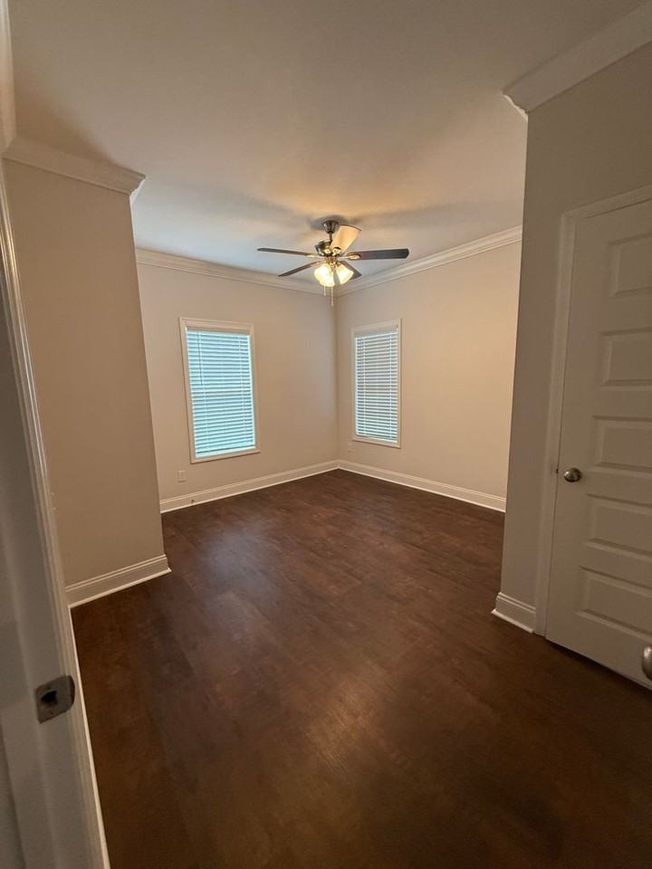 201 Smith Ave - Photo 3 of 17
