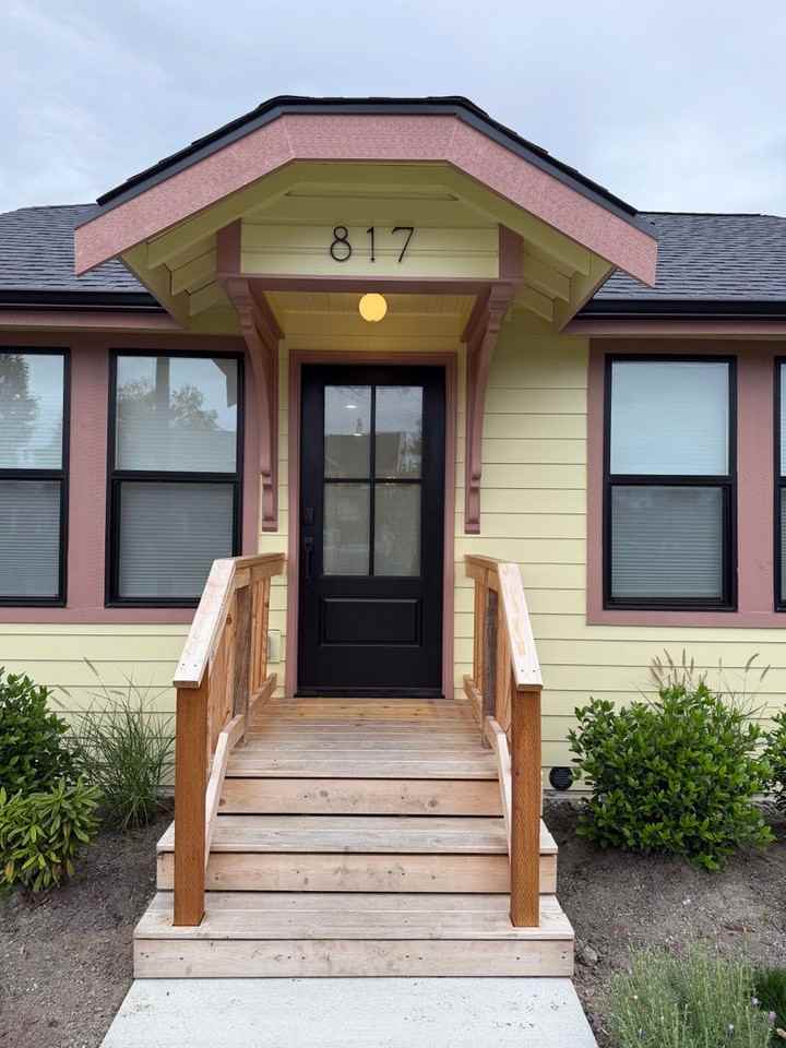 817 Central St - Photo 2 of 18