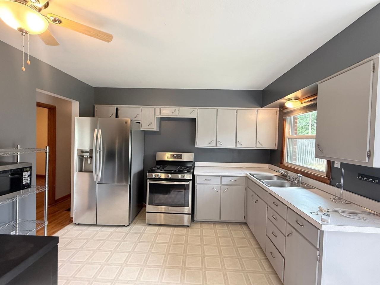 1502 Edgewood Dr - Photo 5 of 21