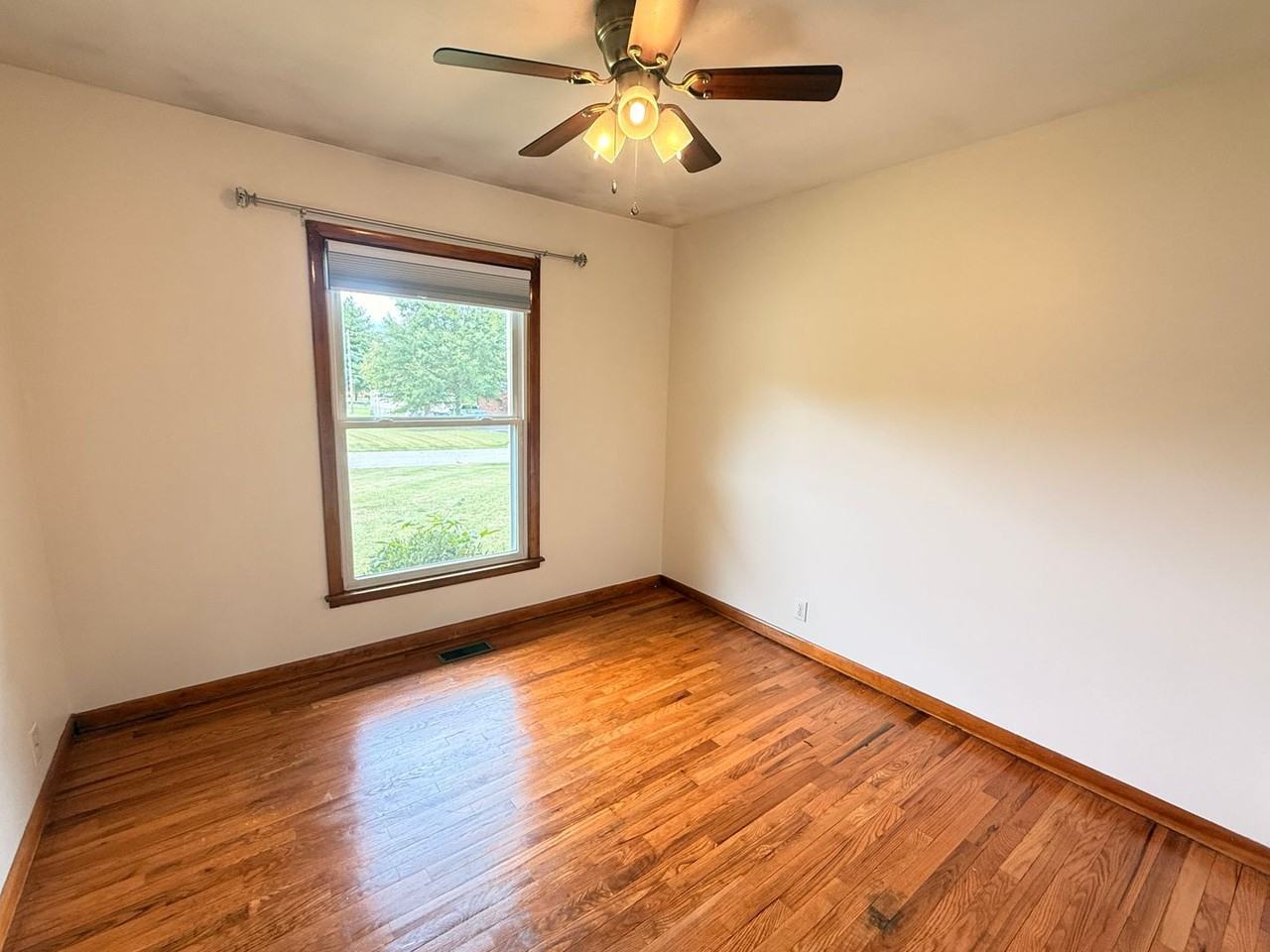 1502 Edgewood Dr - Photo 7 of 21