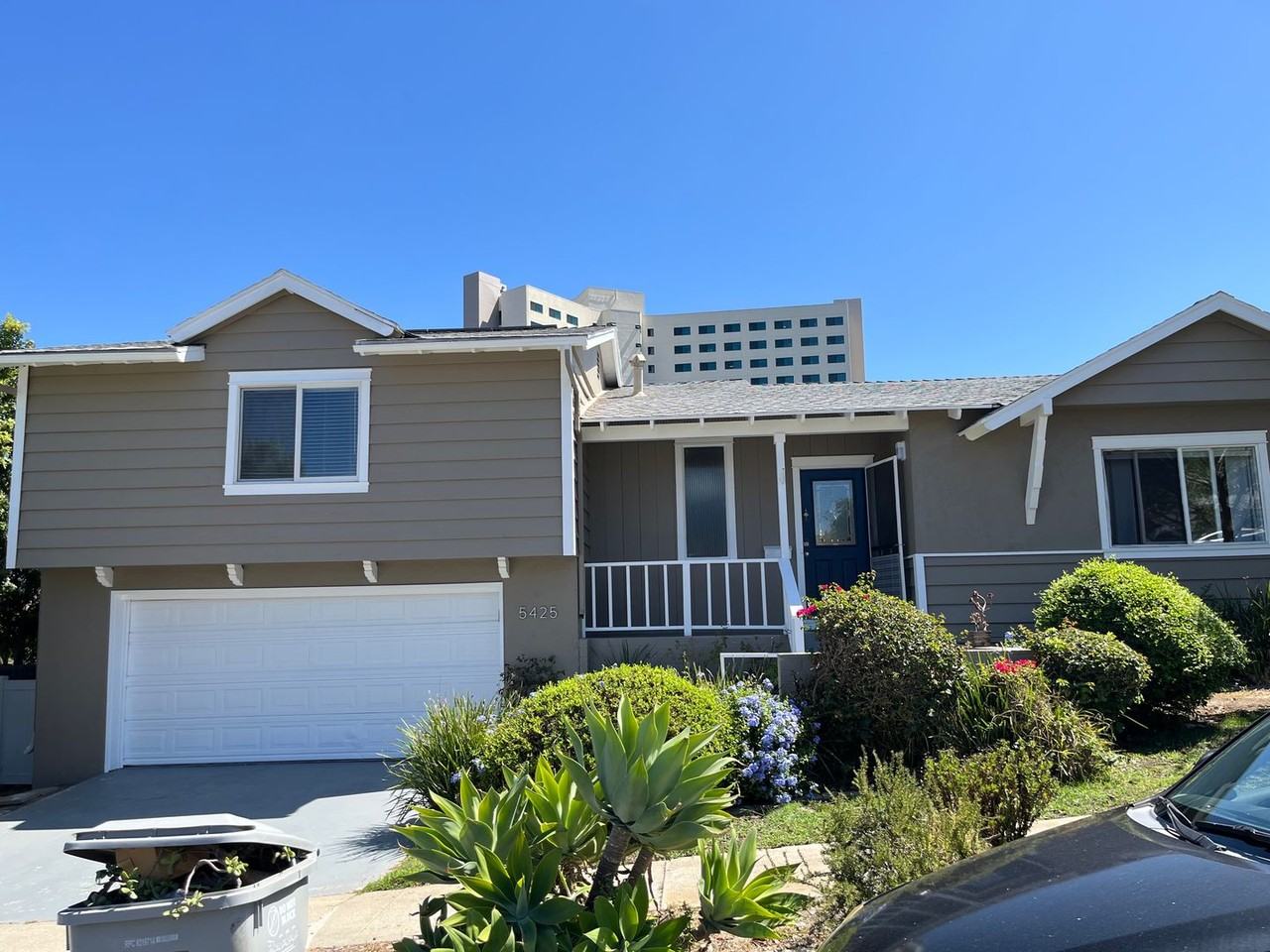 5425 Hewlett Dr - Photo 2 of 36