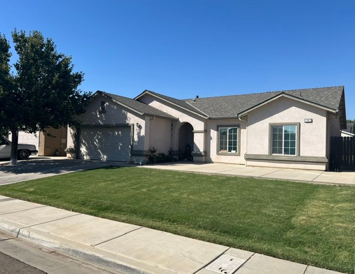 1327 Fort Worth Ave - Photo 3 of 5
