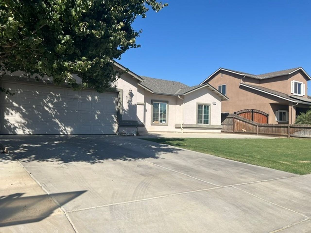 1327 Fort Worth Ave - Photo 4 of 5