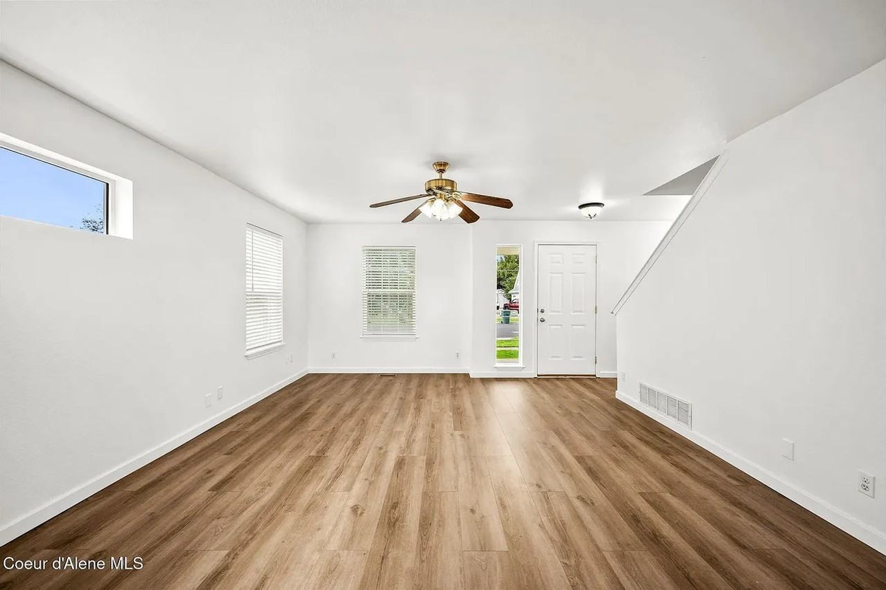 8210 N Brookside Dr - Photo 3 of 24