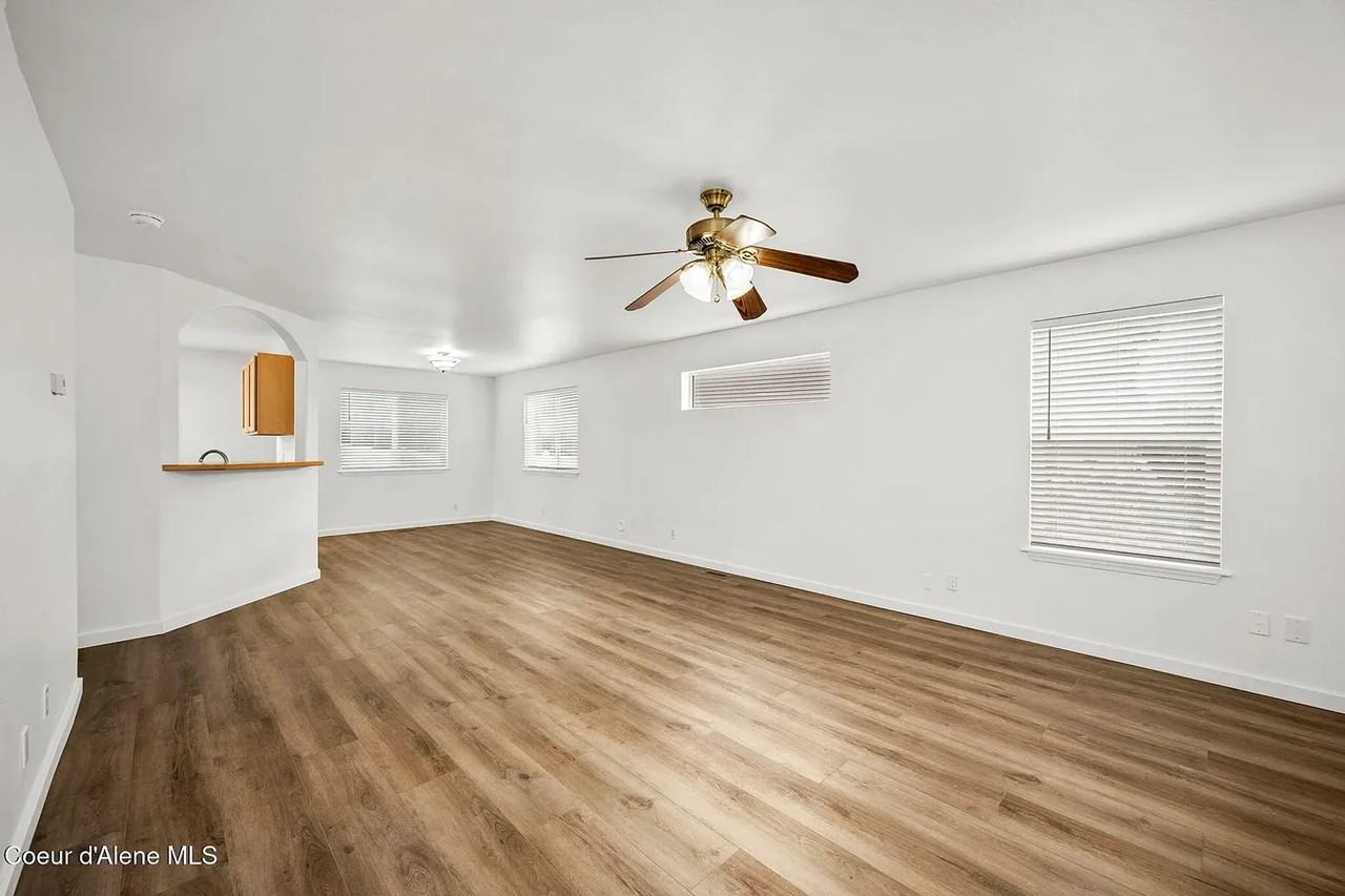 8210 N Brookside Dr - Photo 4 of 24