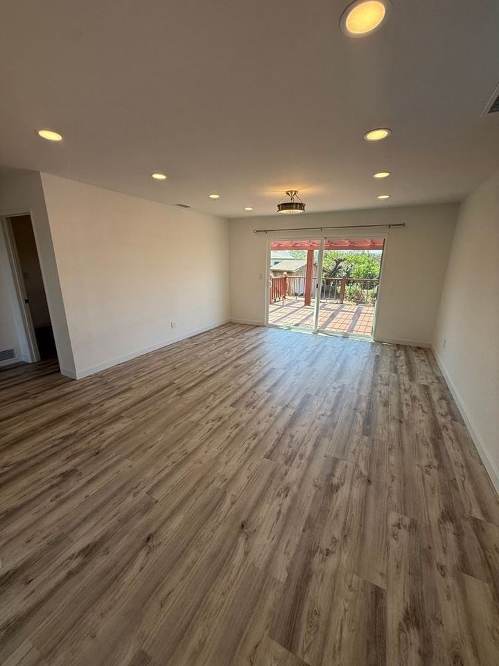 6917 Sun St - Photo 3 of 30