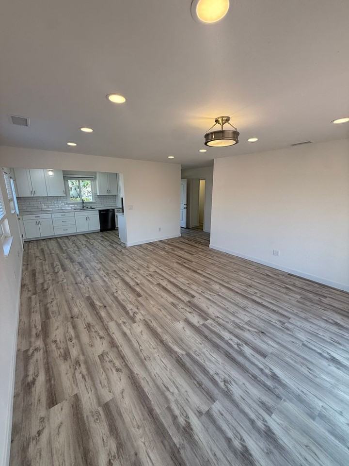 6917 Sun St - Photo 4 of 30