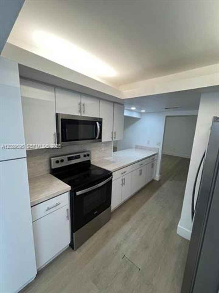 1400 1400 W 39th Pl th 1400 - Photo 2 of 25