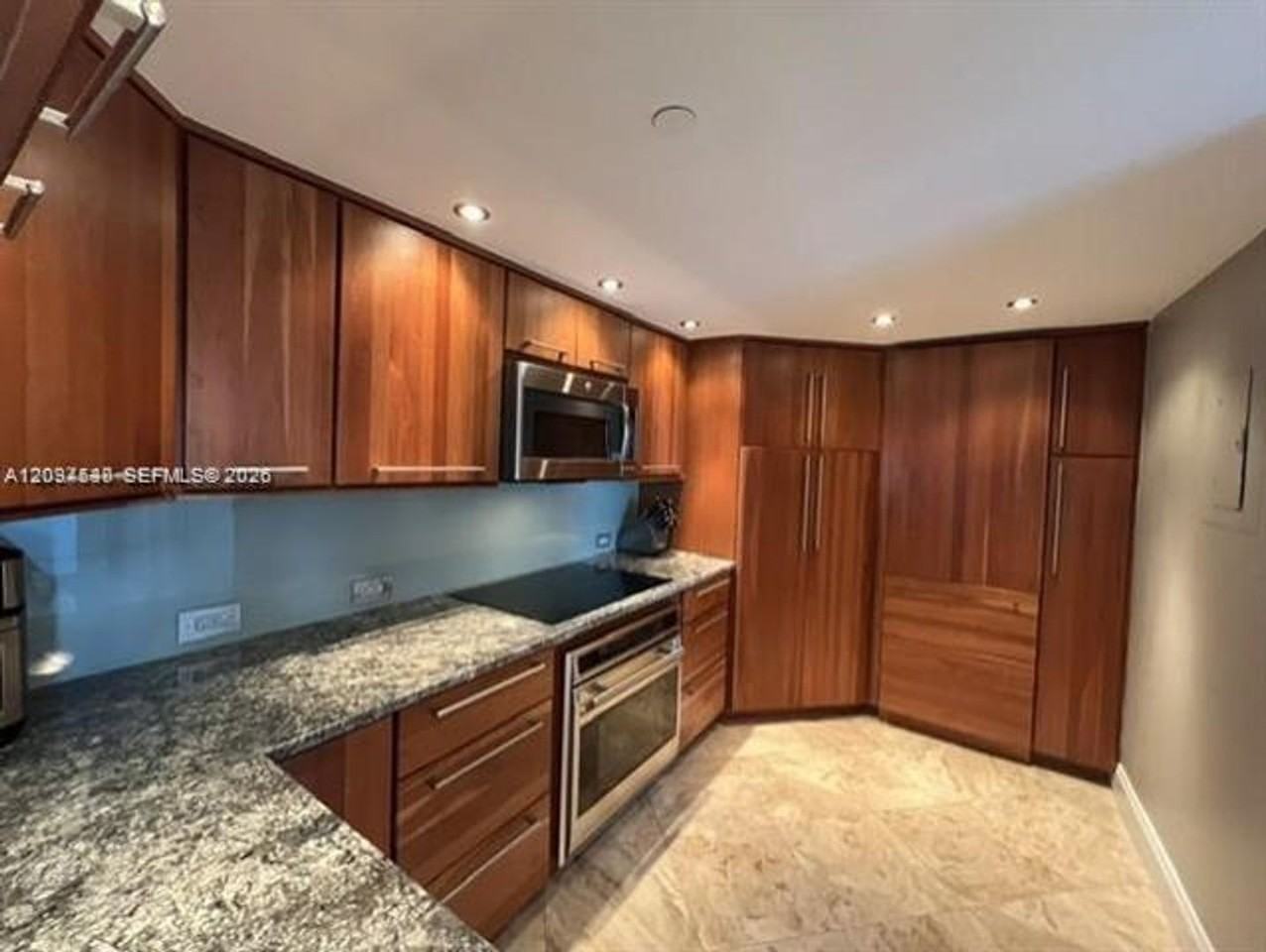 650 650 West Ave cu-2109 #2109 - Photo 6 of 29