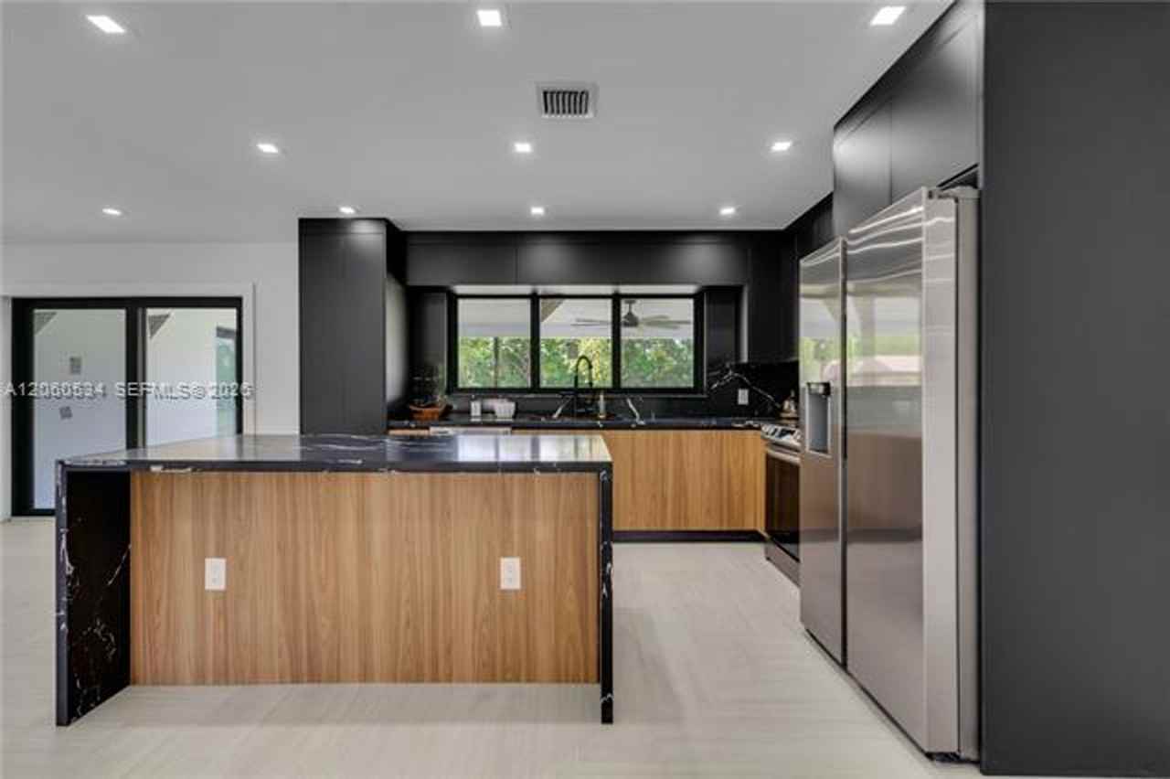 17680 Sw 54th St #17680 - Photo 5 of 40