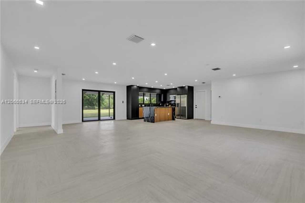 17680 Sw 54th St #17680 - Photo 6 of 40