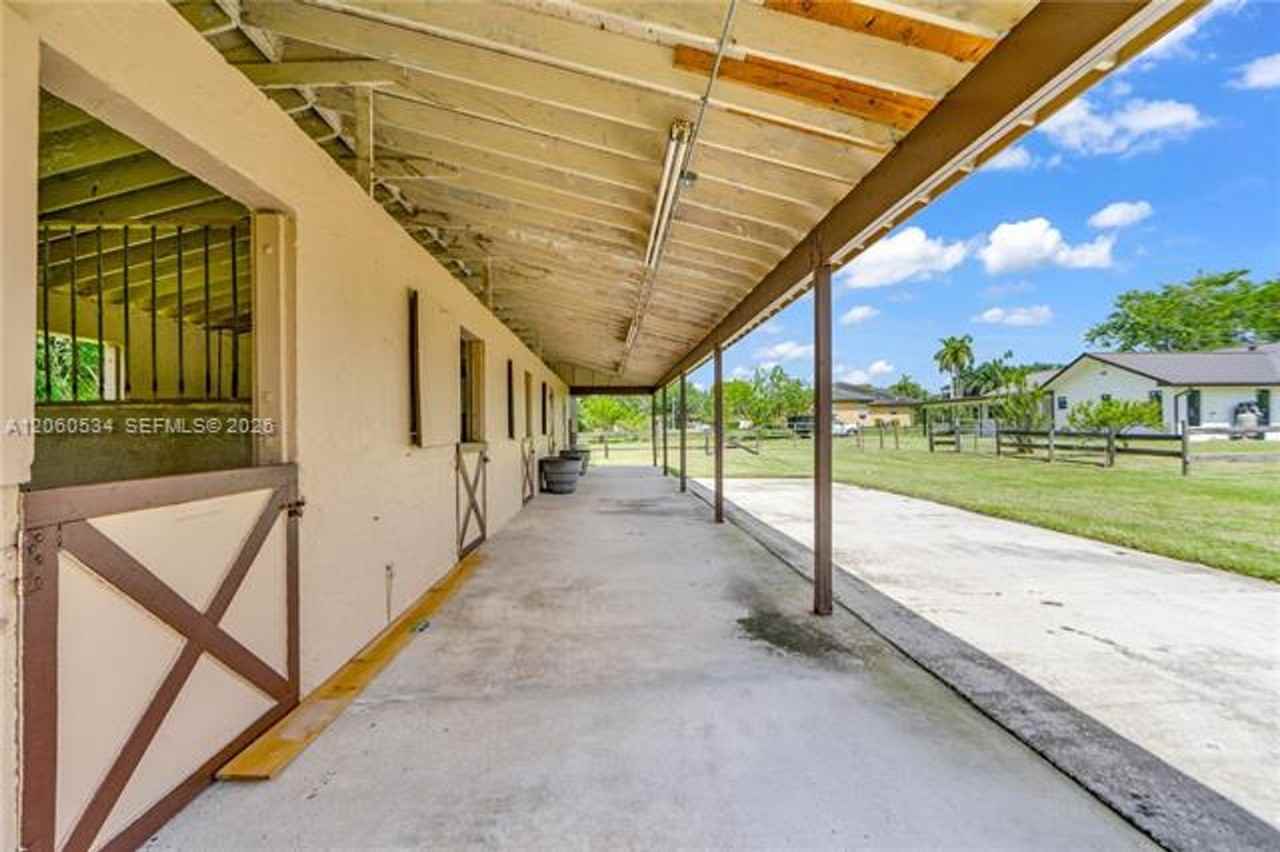 17680 Sw 54th St #17680 - Photo 7 of 40