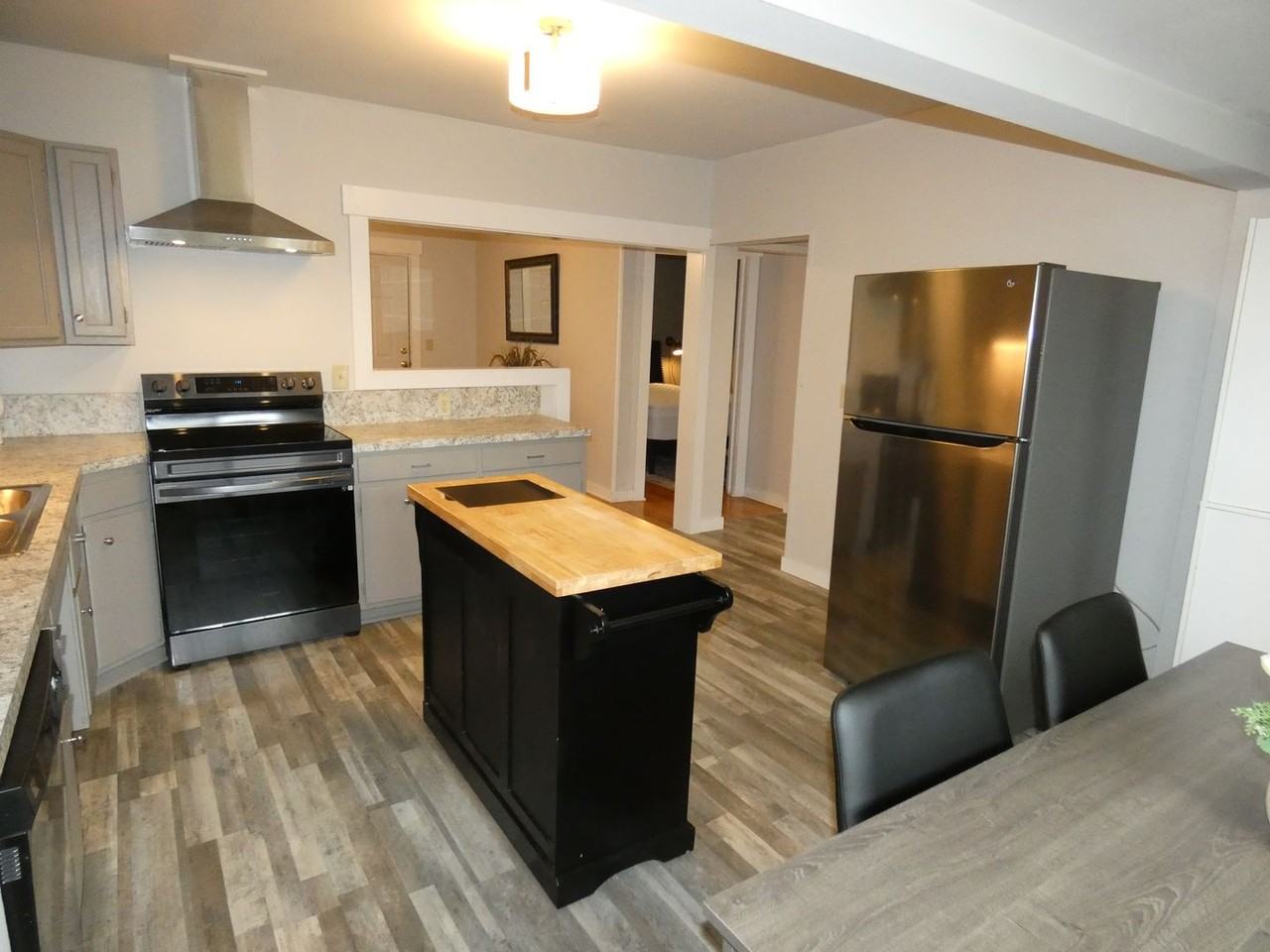 1031 Glenwood St - Photo 7 of 20