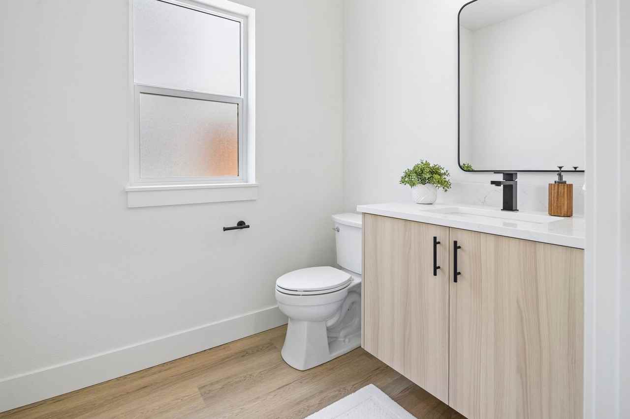 2011 Sw Moss St - Photo 7 of 14