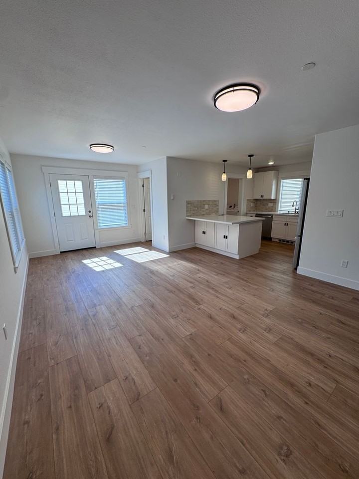 1869 Johnson Ave - Photo 4 of 18