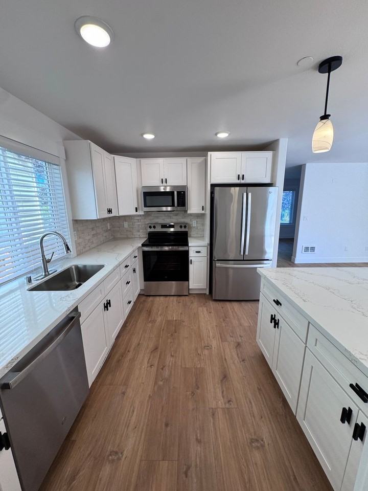 1869 Johnson Ave - Photo 7 of 18
