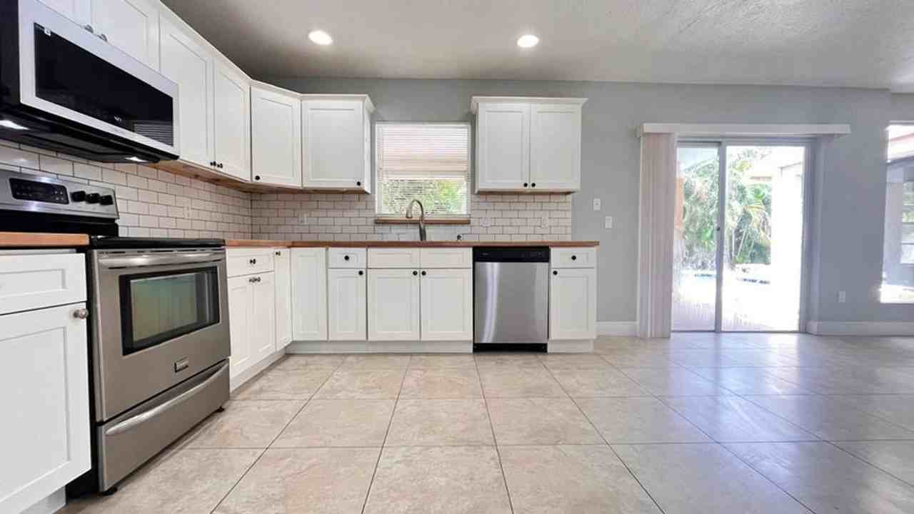 11535 Sanderling Dr - Photo 2 of 16