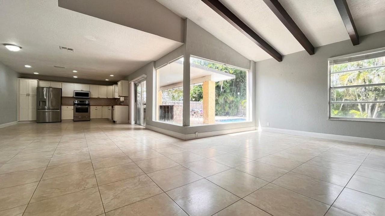 11535 Sanderling Dr - Photo 4 of 16