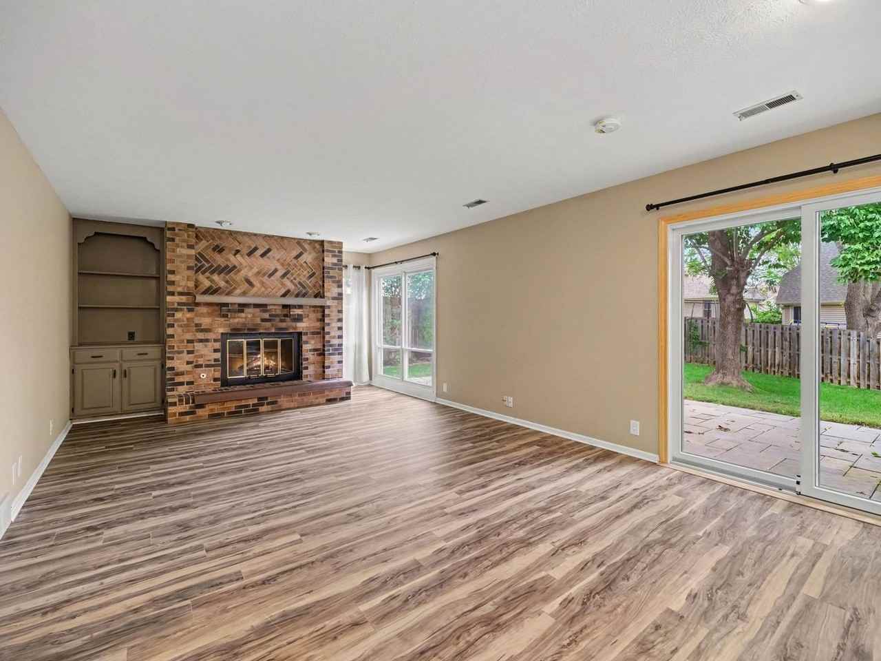 15454 Hamilton St - Photo 2 of 17