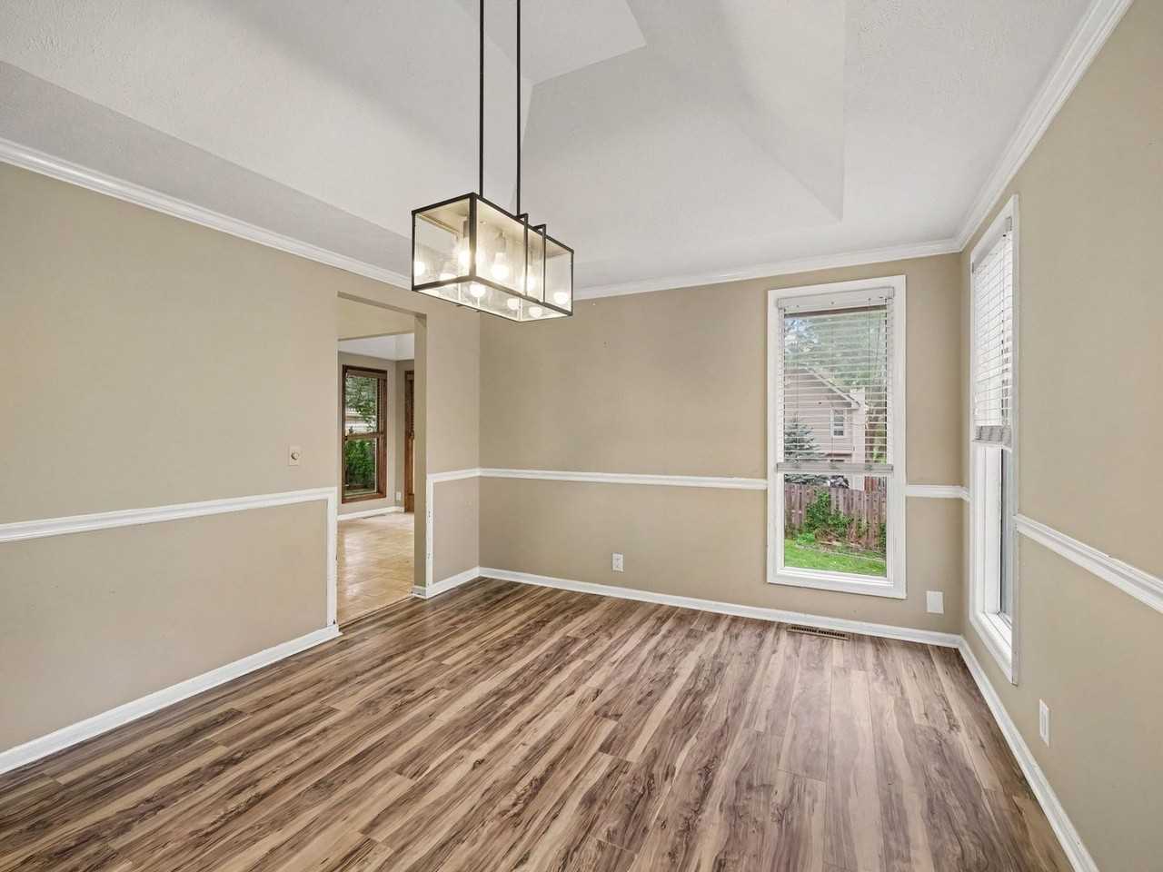 15454 Hamilton St - Photo 6 of 17