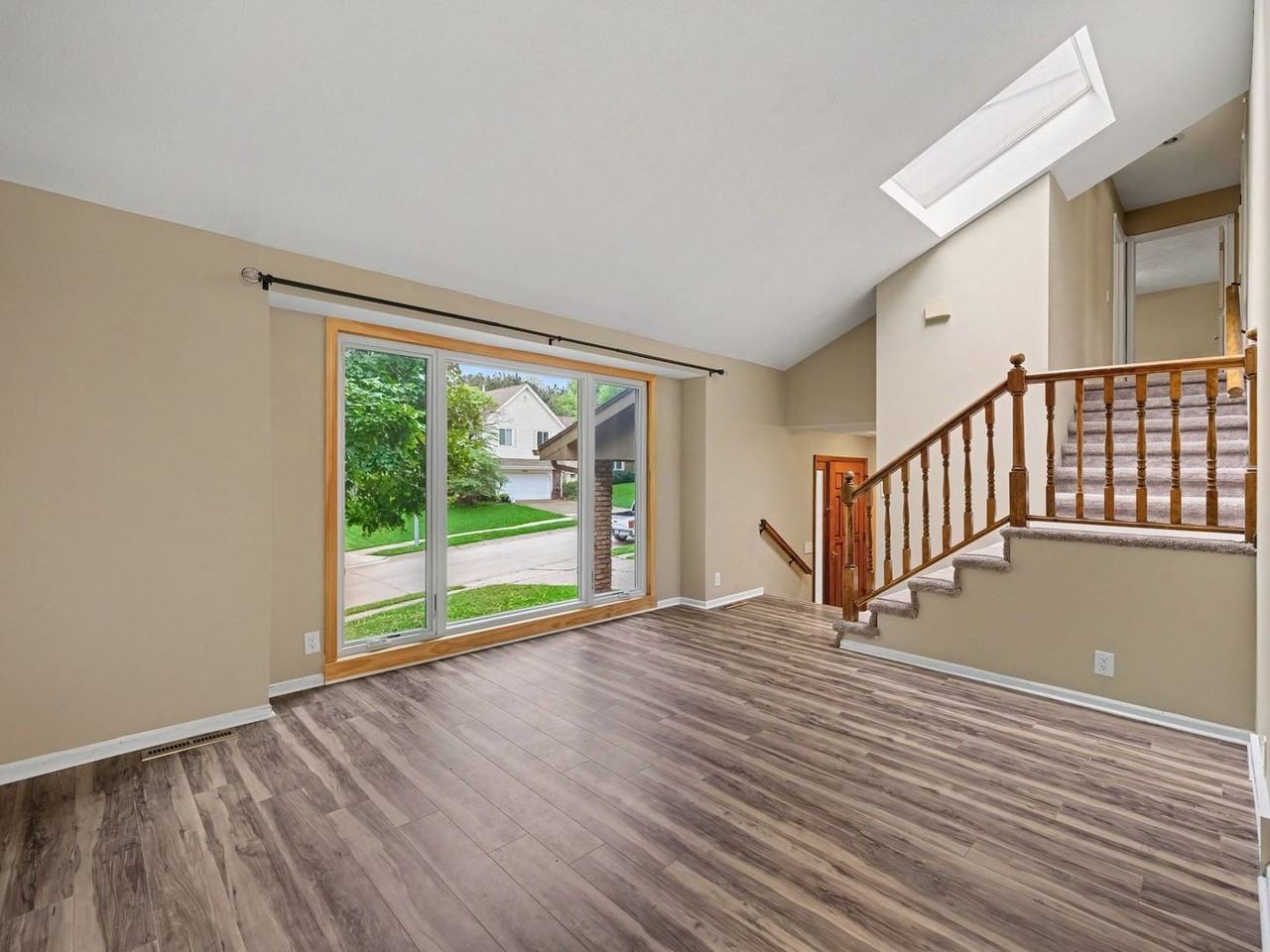 15454 Hamilton St - Photo 7 of 17