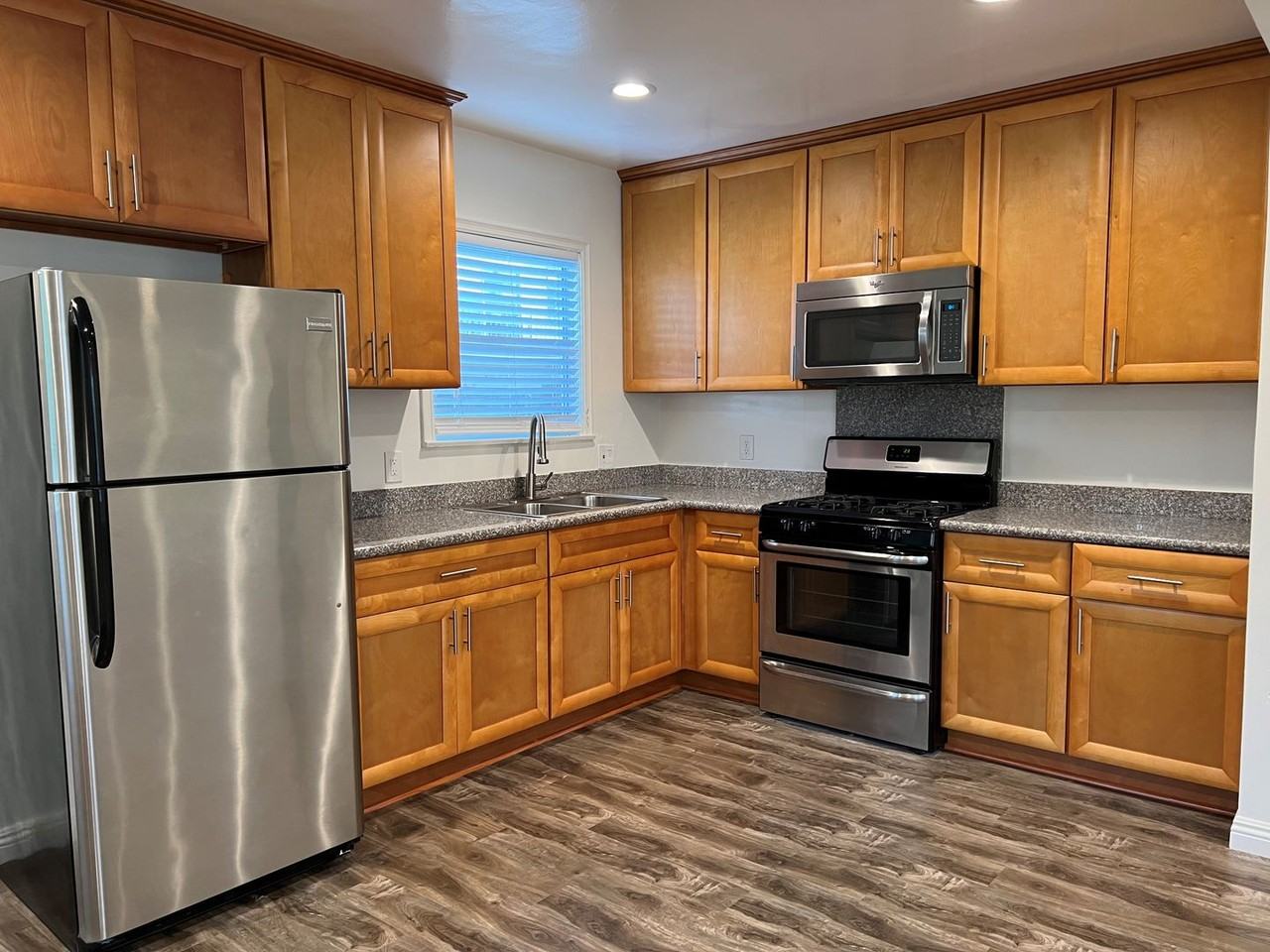 3100 Livonia Ave - Photo 4 of 21
