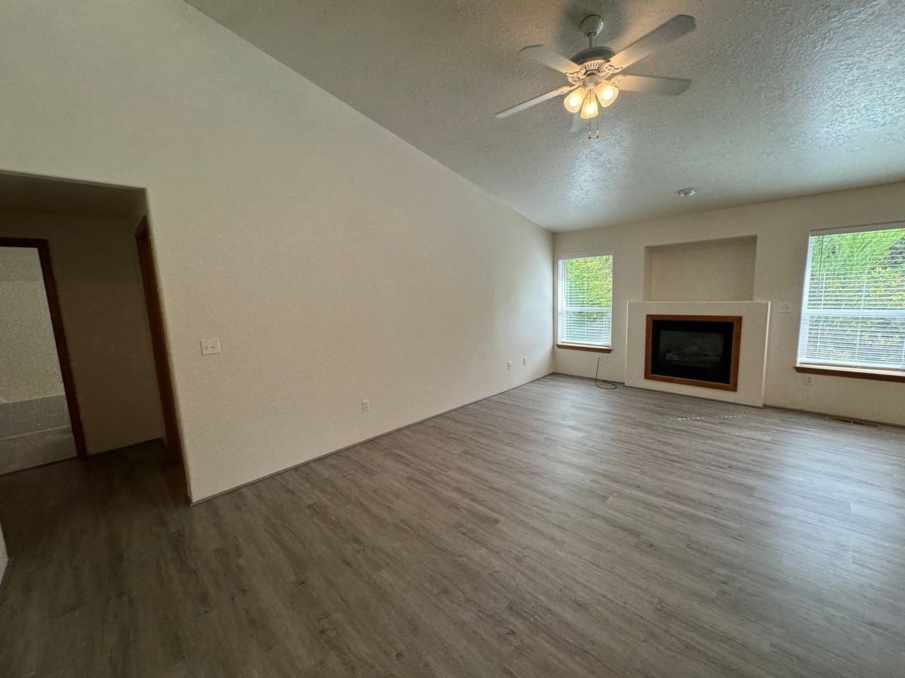 1694 Se Mast Ave - Photo 4 of 50