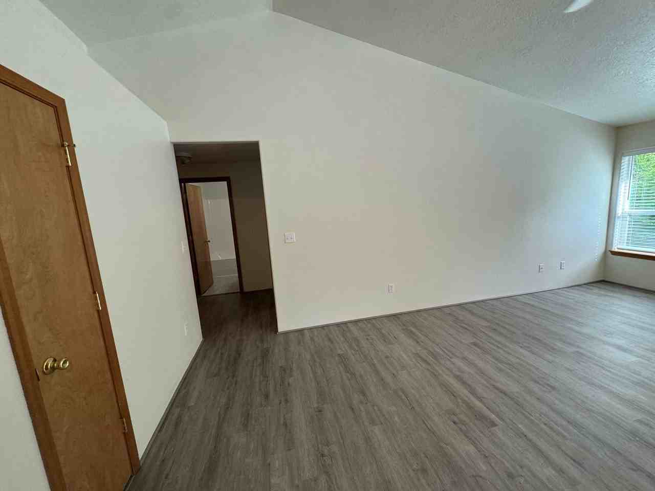 1694 Se Mast Ave - Photo 5 of 50