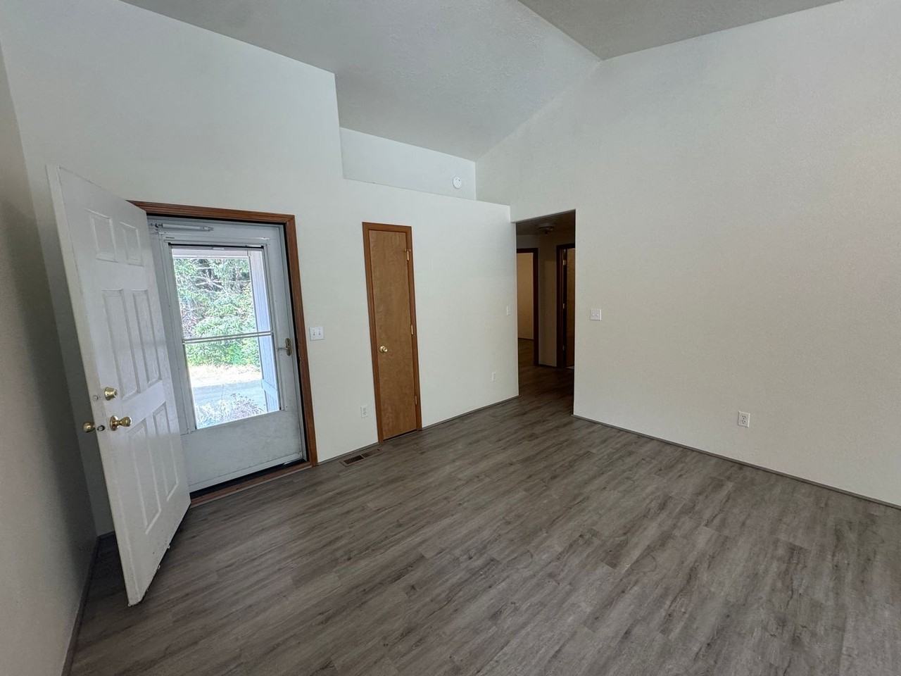 1694 Se Mast Ave - Photo 6 of 50