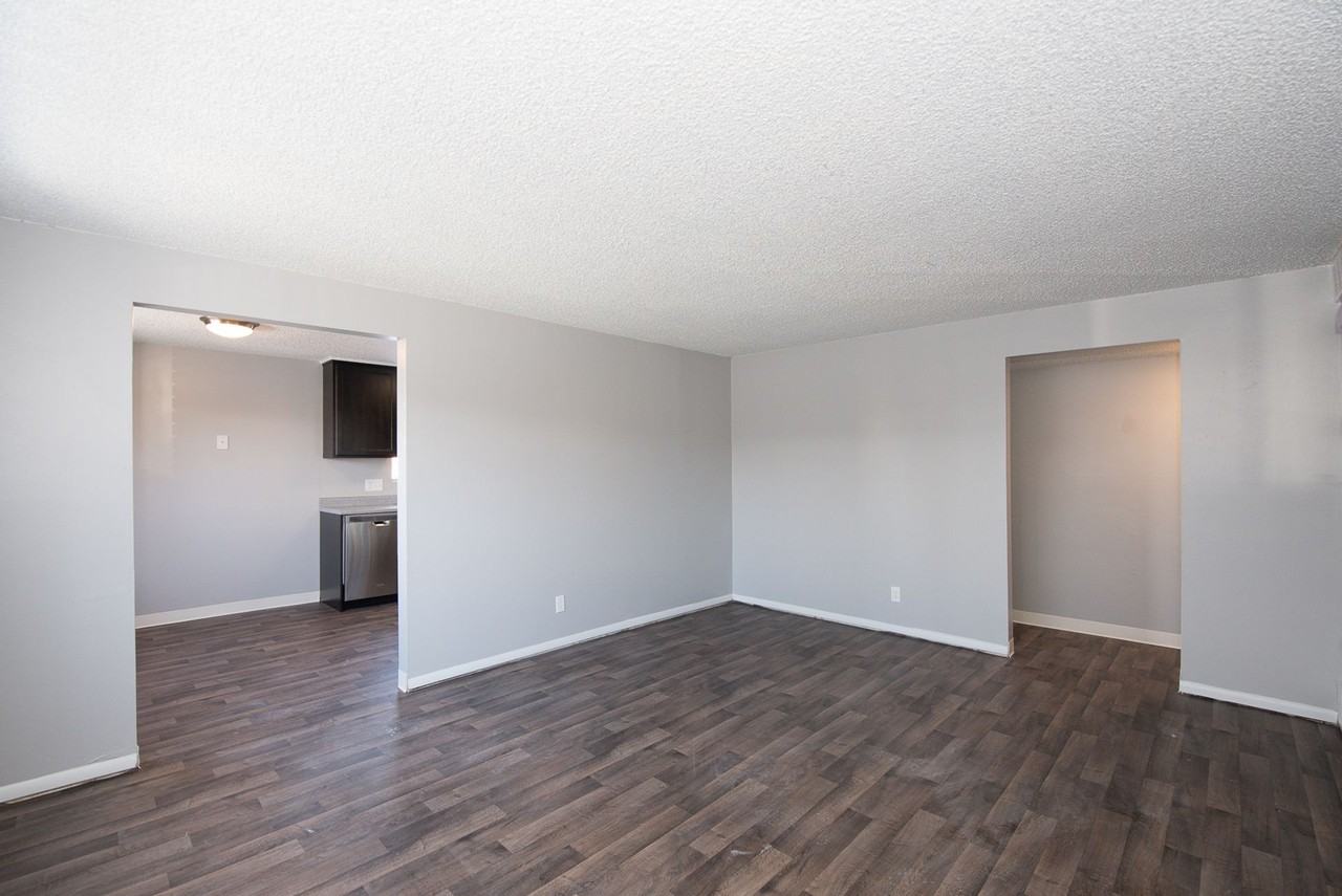 Pine Valley Apartments - Photo 7 of 11