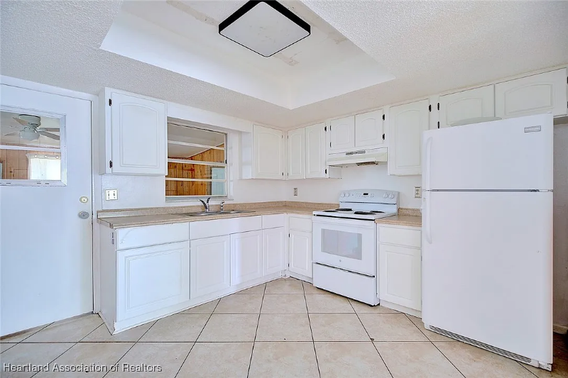 604 Denise Ave - Photo 4 of 12