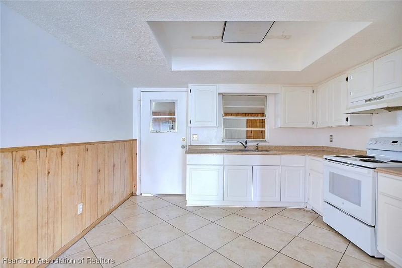 604 Denise Ave - Photo 5 of 12