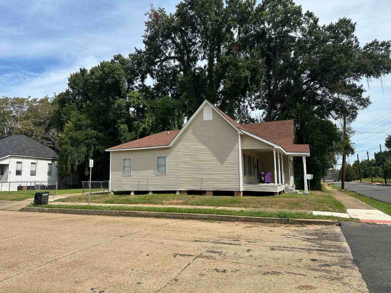 1330 Elliott St - Photo 2 of 2