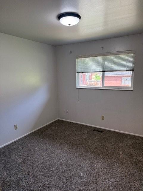 2585 Ne - Photo 3 of 5