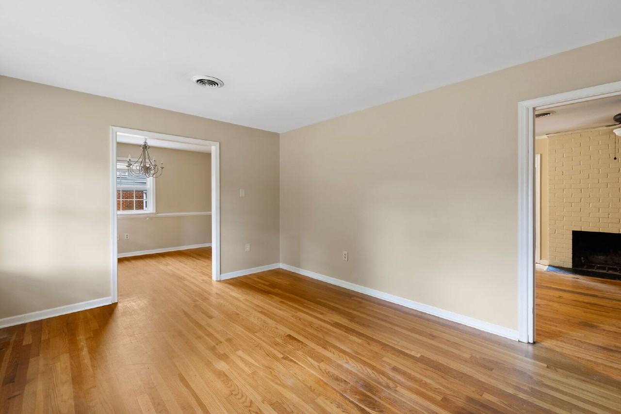 1413 Robindale Rd - Photo 4 of 30