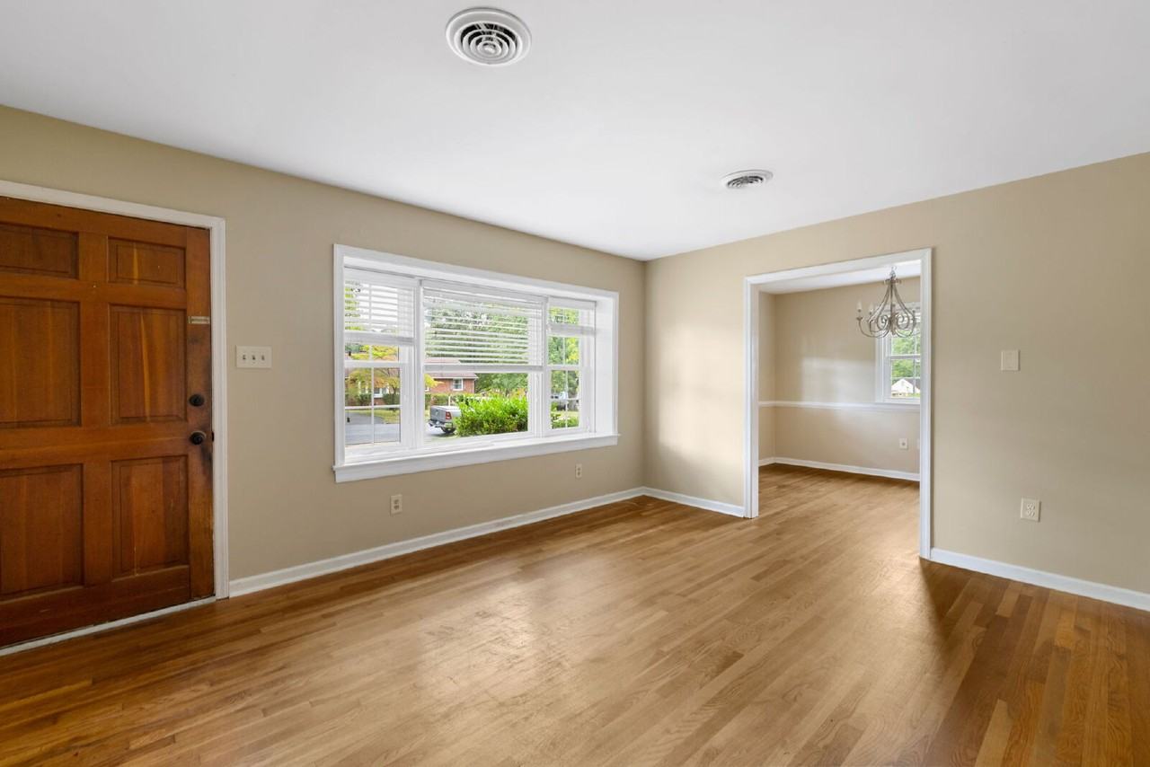 1413 Robindale Rd - Photo 5 of 30