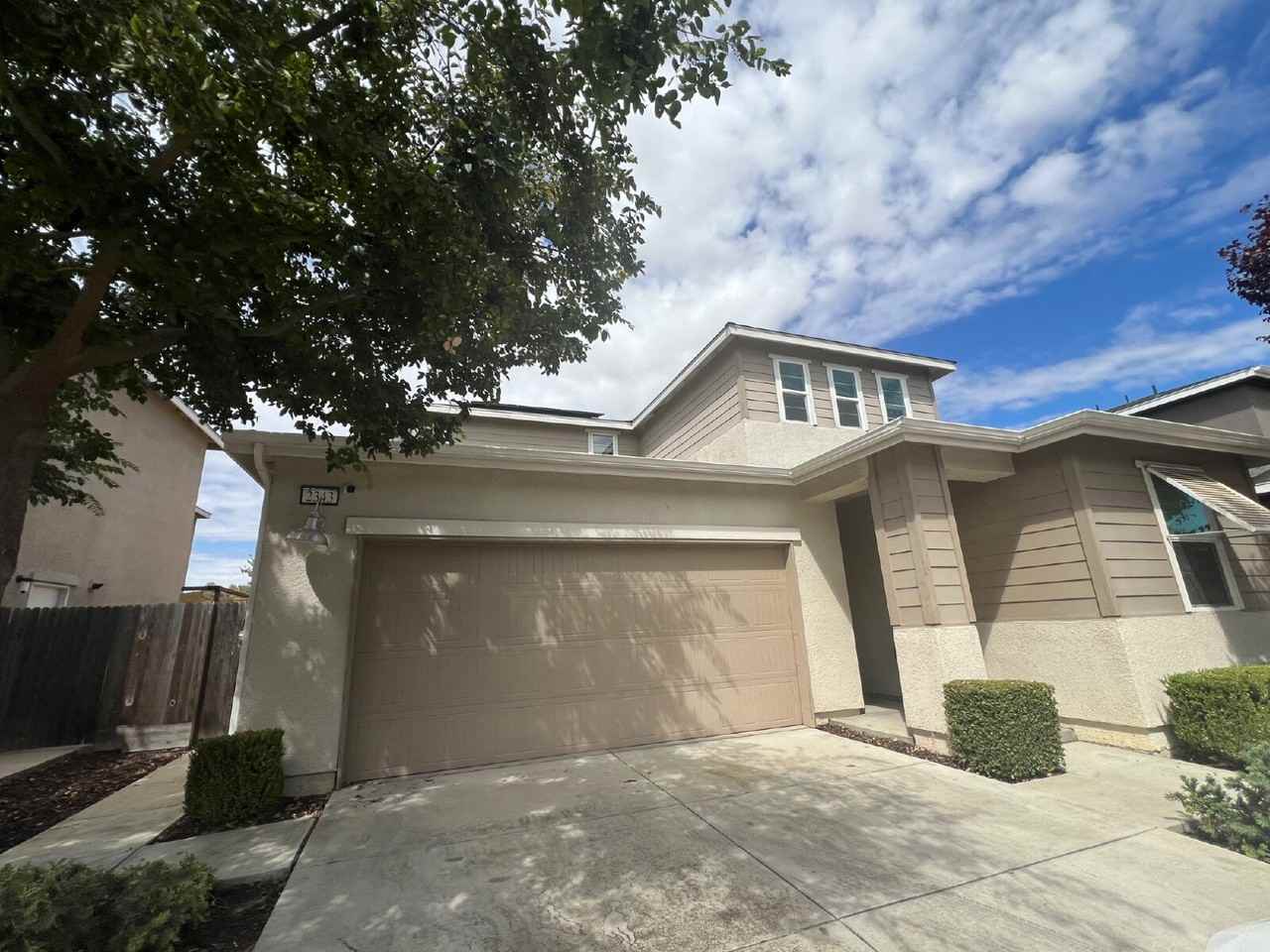 2343 Explorador Dr - Photo 2 of 33