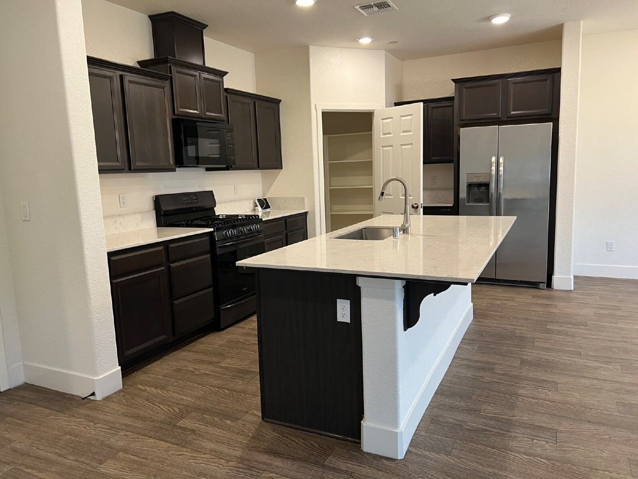 2343 Explorador Dr - Photo 5 of 33