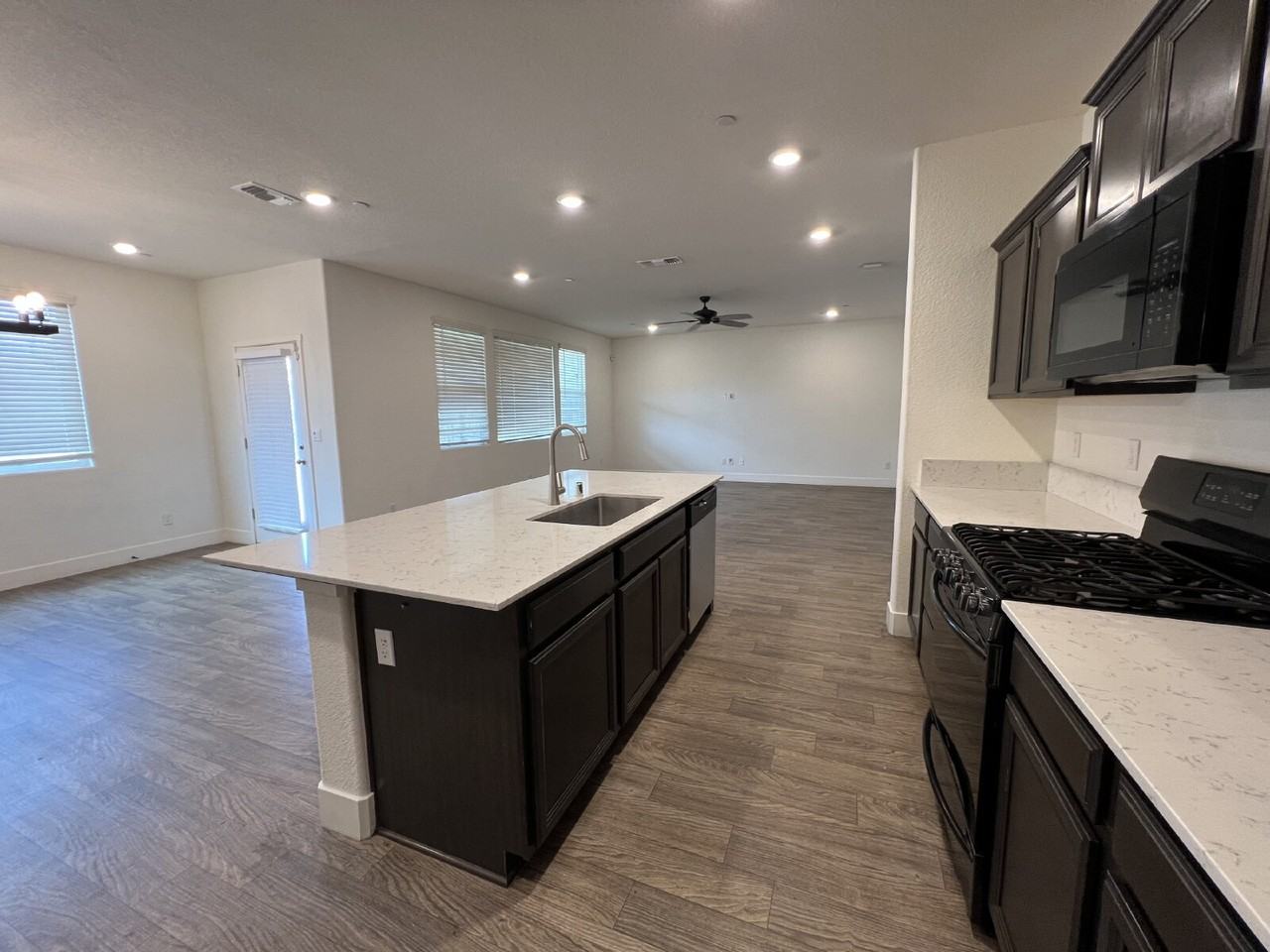 2343 Explorador Dr - Photo 6 of 33