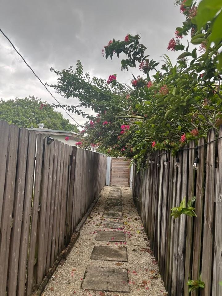 1324 Sw 31st St #2 - Photo 2 of 12