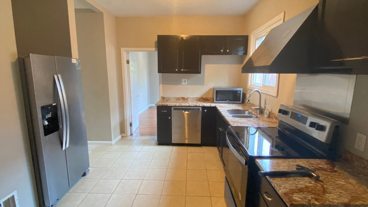 1222 Eastover Ave - Photo 3 of 10